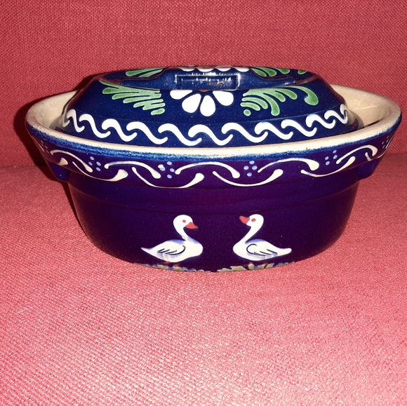 Vintage Beautiful Casserole - Picture 2 of 3